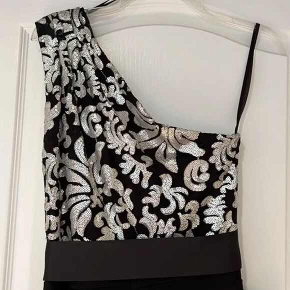 Formal Betsy & Adam One Shoulder Mermaid Gown with Sequins 8P - Picture 4 of 6